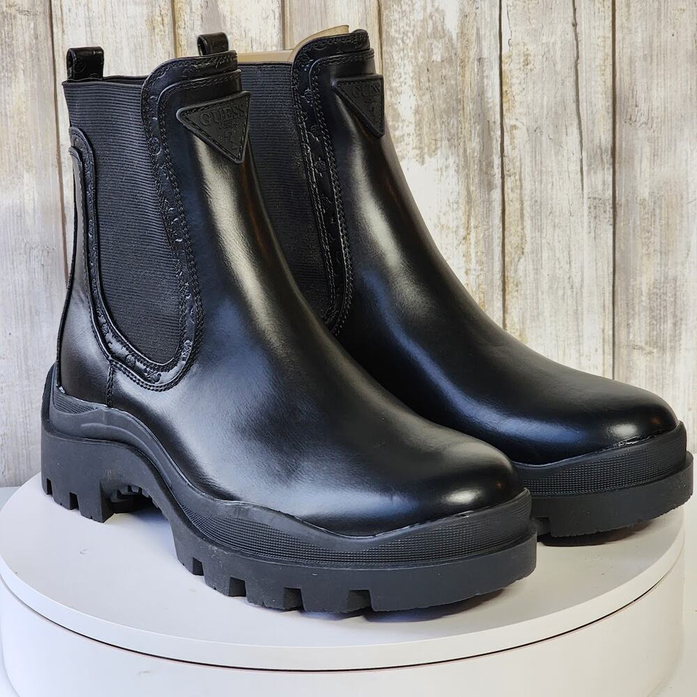 NEW - GUESS Women's Yesses Triple Triangle Lug Sole Chelsea Boots- Size 10 M - Picture 1 of 9